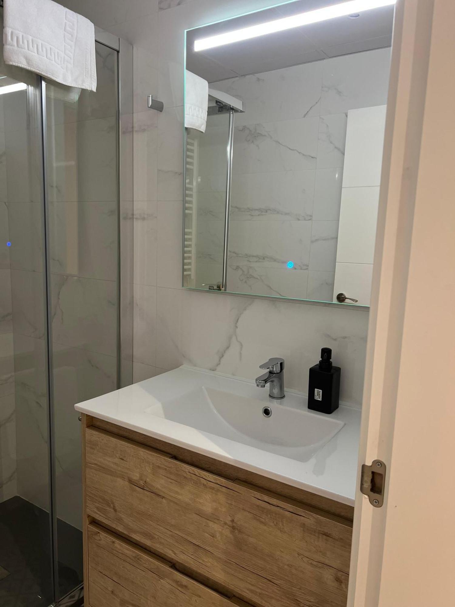 Room Plaza Espana Мадрид Екстериор снимка